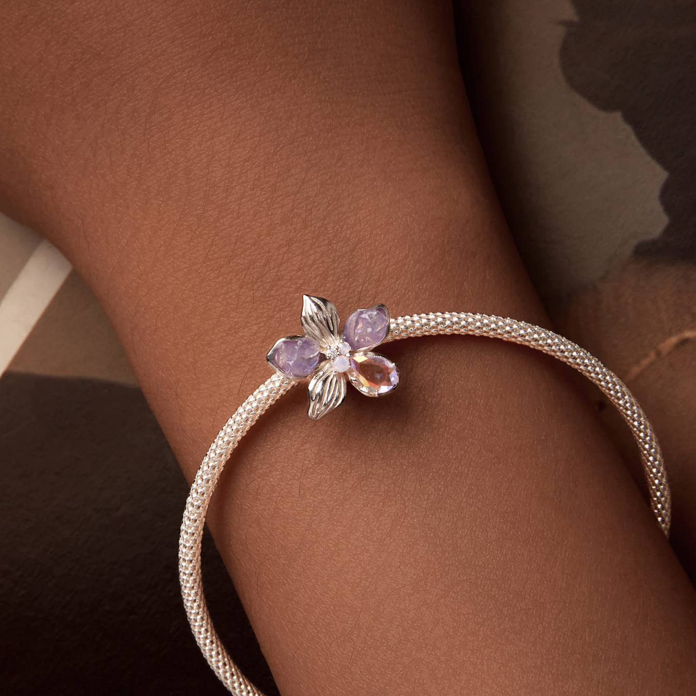 b05707c59aaeec3c8e5126bbe7a7d104