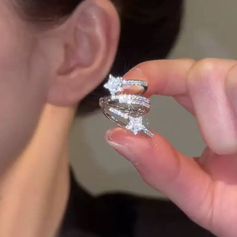 Hvězdná náušnice ear cuff